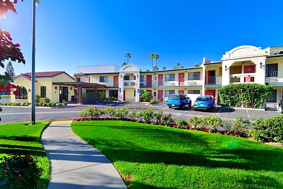 Lamplighter Inn & Suites at SDSU