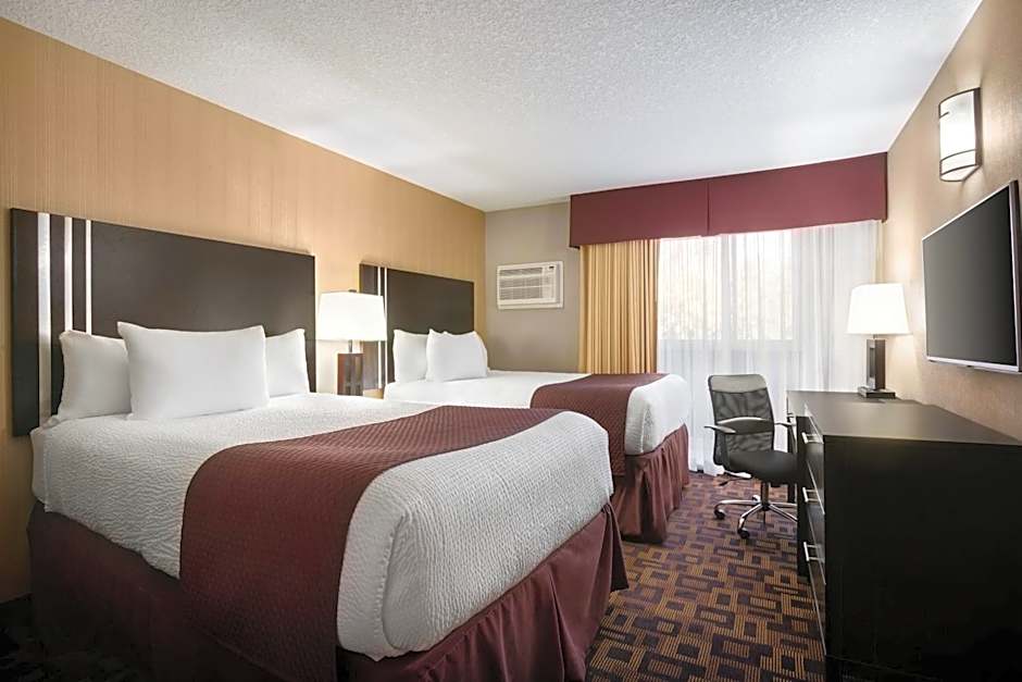 Days Inn by Wyndham Sylvan Lake