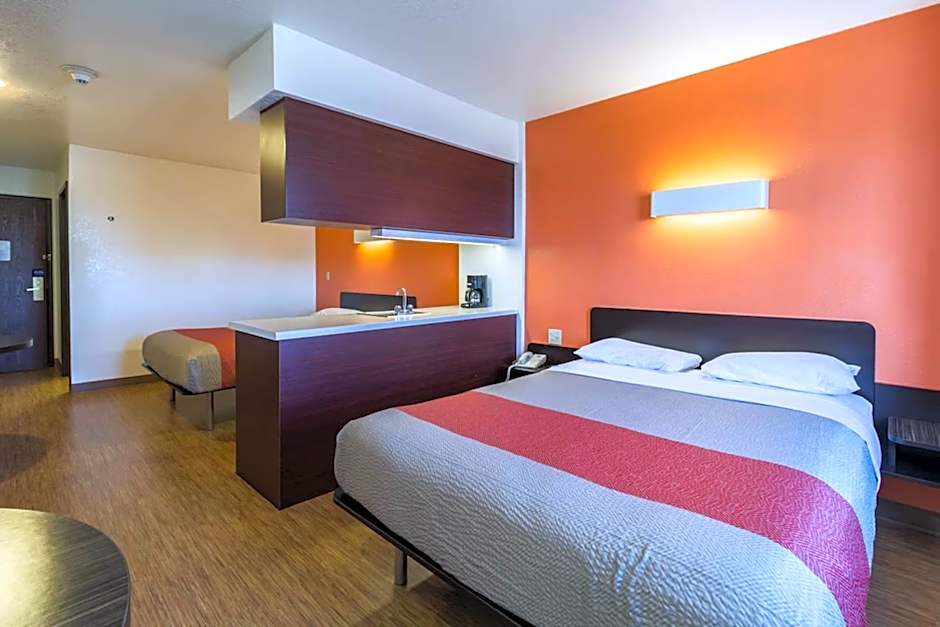Motel 6-Huron, OH - Sandusky