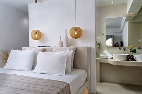 Deluxe Room with Indoor Hot Tub