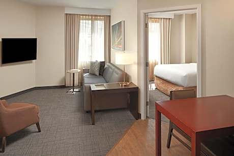 Two-Bedroom Suite with Adapted Tub - Mobility and Hearing Accessible