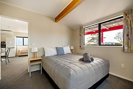 Standard 2 Bedroom Unit - Sleeps 6