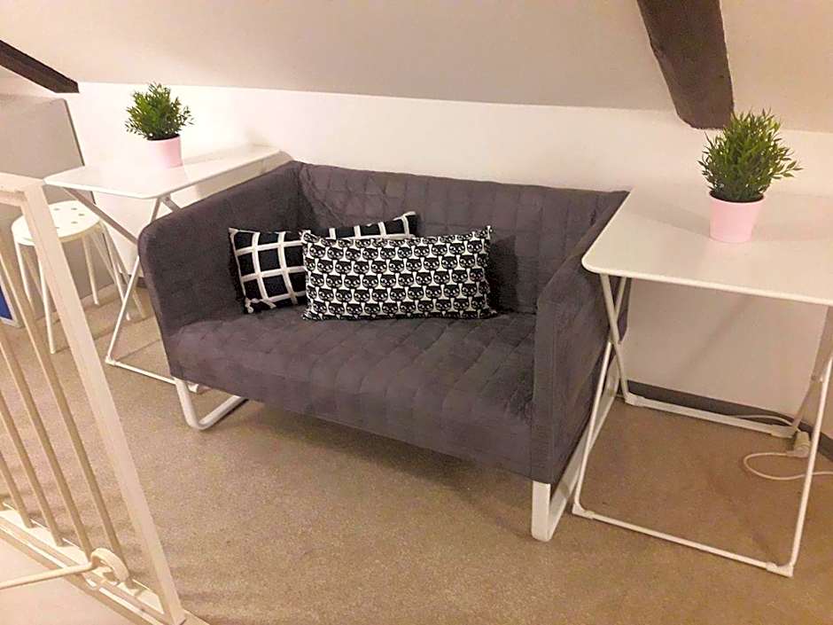 SISHAUS - Private Room Rental