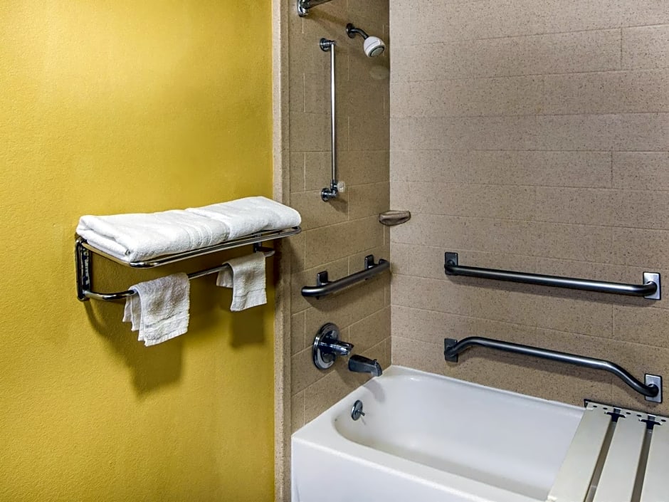 Days Inn by Wyndham Oak Grove/Ft. Campbell