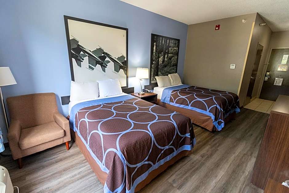 Super 8 by Wyndham Smithfield-Selma