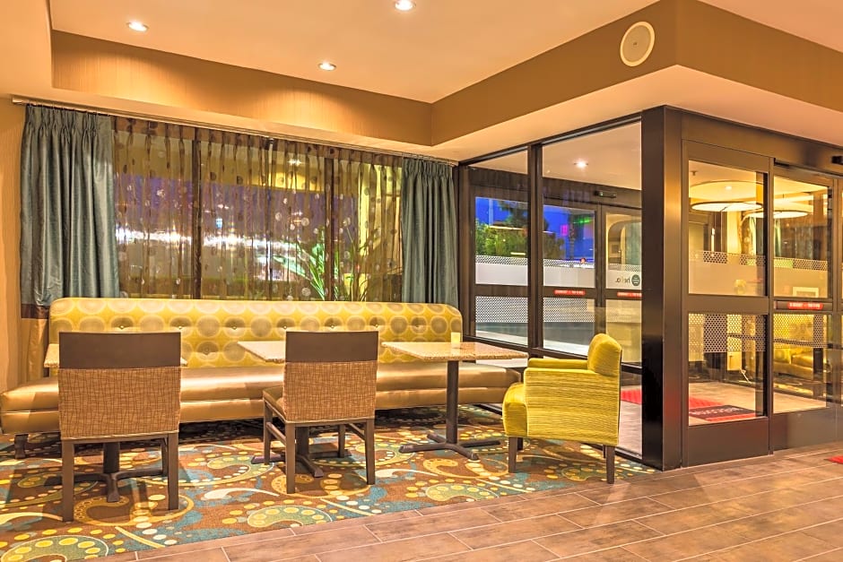 Hampton Inn Bakersfield - Central
