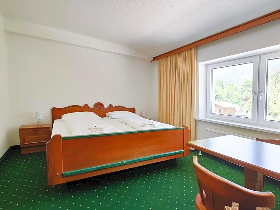 Mountain Hotel & Hostel