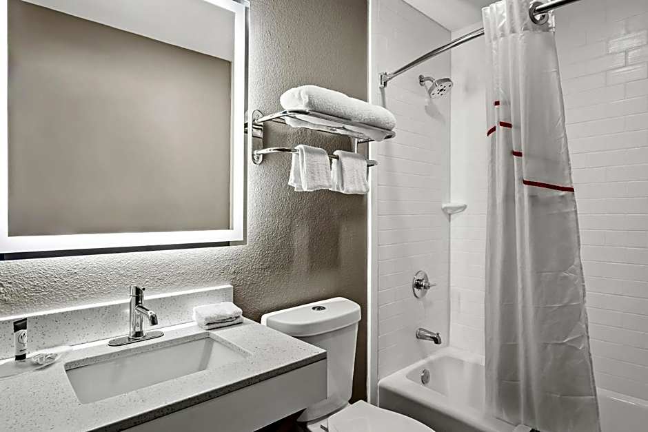 Red Roof Inn & Suites Euless - DFW Airport Southwest