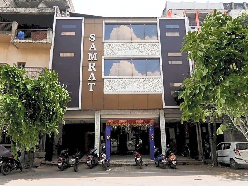OYO Hotel Samrat