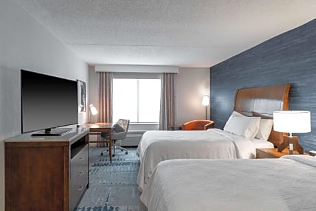 2 Queen Accessible Room with Bathtub