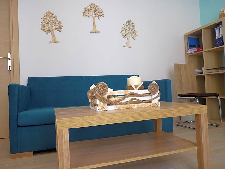 Ilianthos Apartments & Rooms