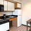 Hawthorn Suites by Wyndham Detroit Warren