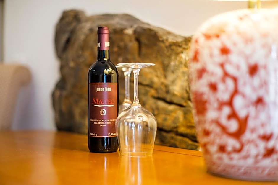 Miramare Apartments&Suites