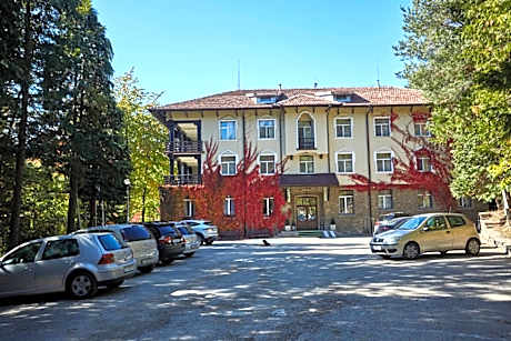 Балнеохотел "Люляци"