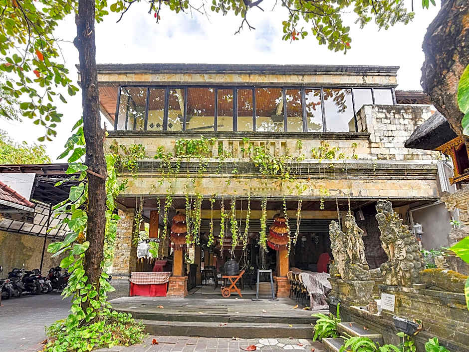 Super OYO Townhouse Oak Maxi Hotel Legian