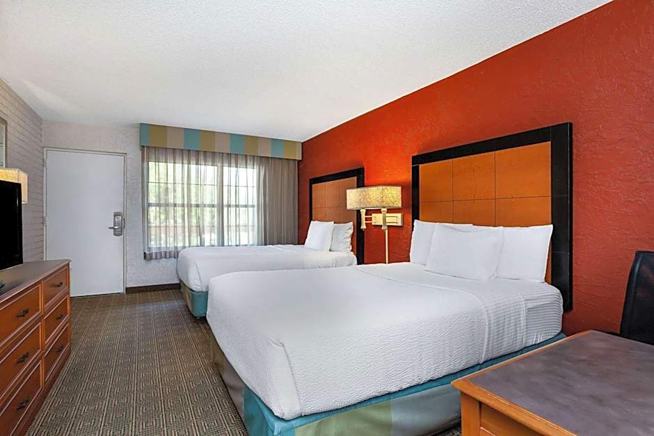 La Quinta Inn & Suites by Wyndham Tampa Bay Airport