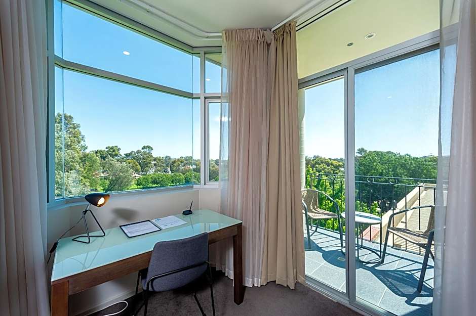 Sfera's Park Suites & Convention Centre