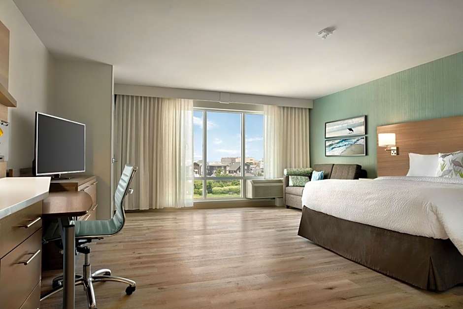 Photo 1 of 7 of 1 Bedroom 1 Queen Bed with Sofabed Suite, Inland View