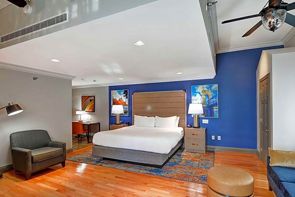 Photo 1 of 5 of 1 King Bed, Mobility Accessible, Bathtub