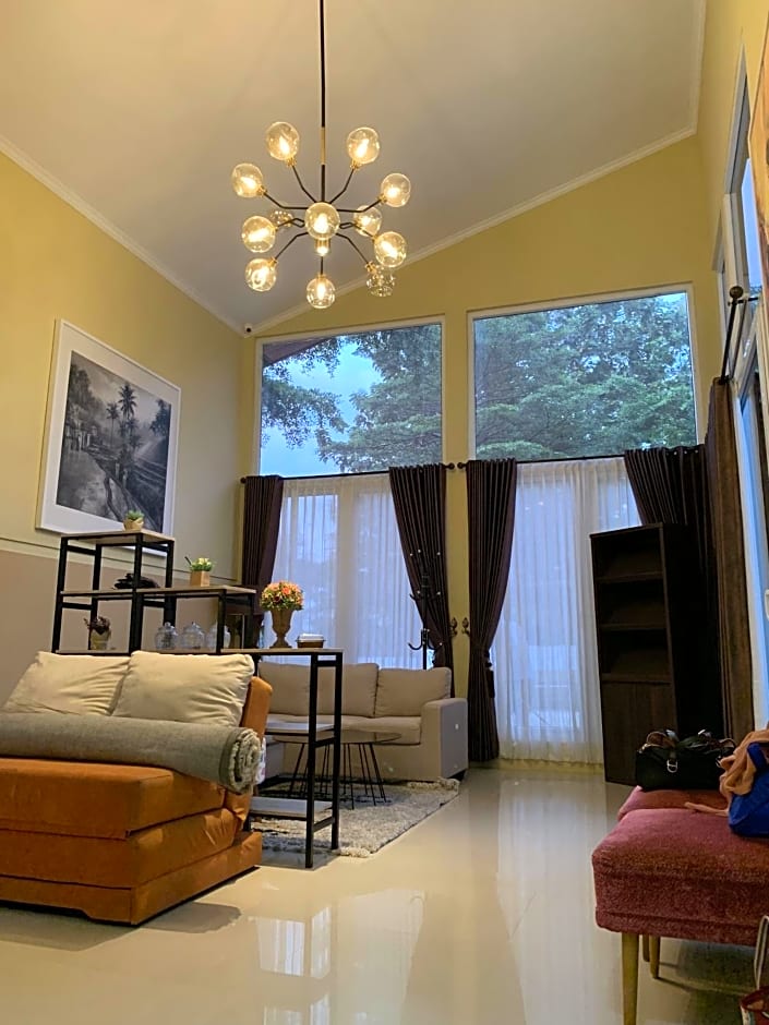 Embay House & Private Pool – Bogor, PA