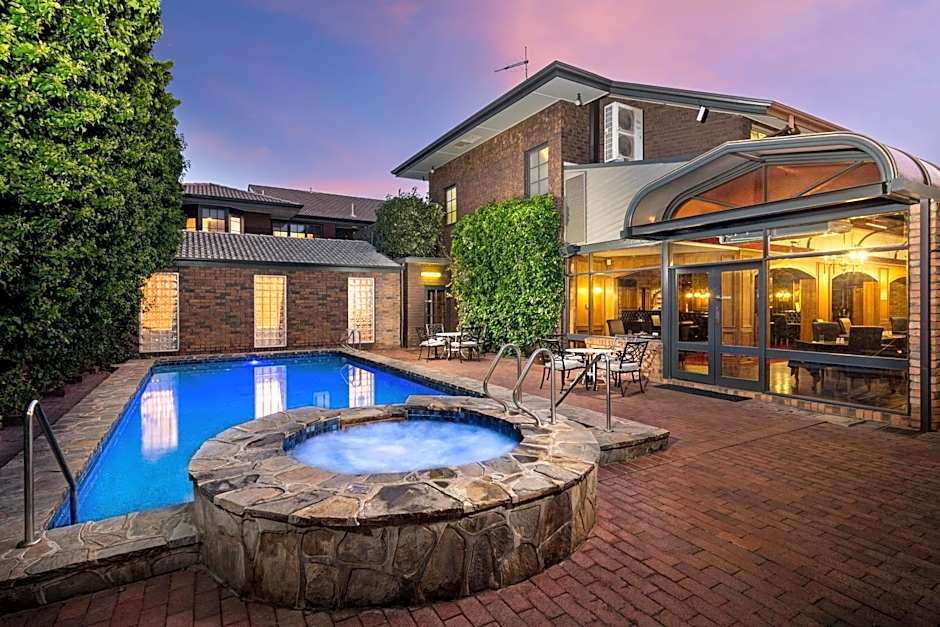 Adelaide Inn