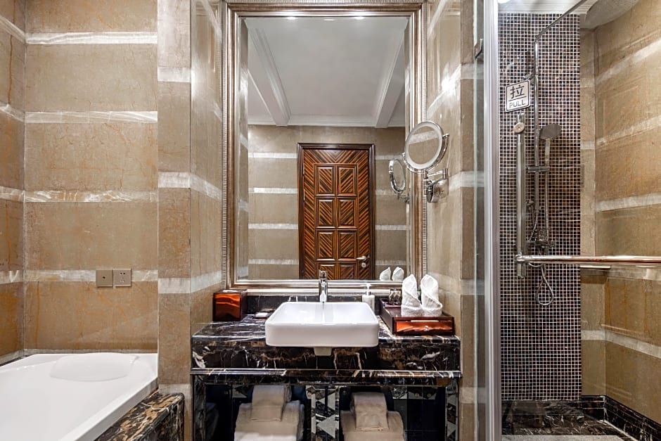 Suqian Shangyang Lake New Century Hotel