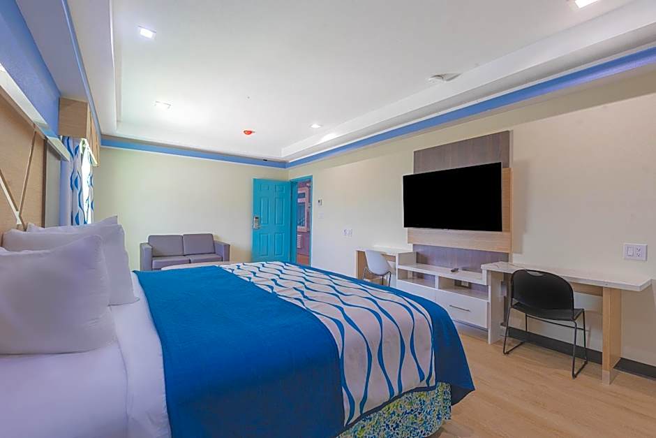 La Vyoma Villas, Westpark Hwy 6