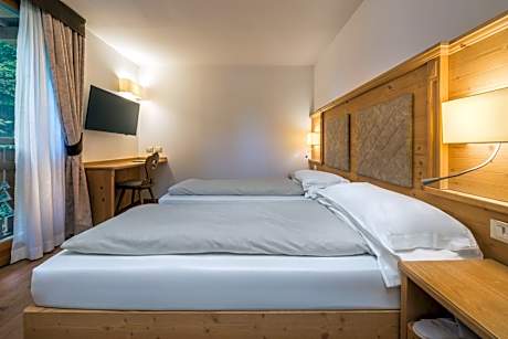 Two-Bedroom Suite with Balcony - Annex