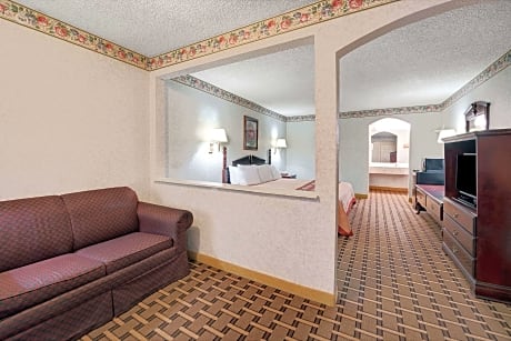 King Suite - Non-Smoking