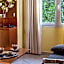 Ad Hoc Domus Guest House