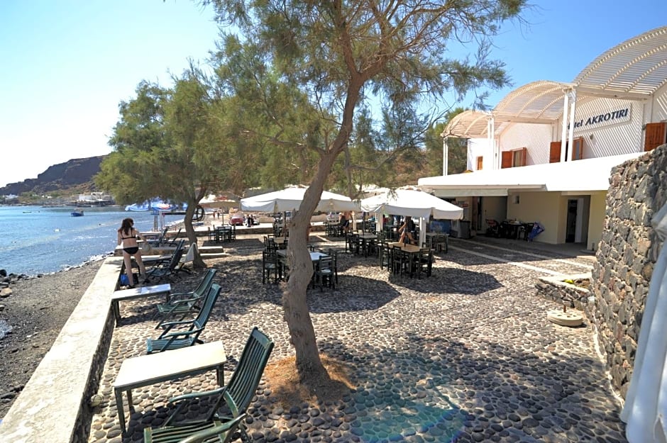 Akrotiri Hotel