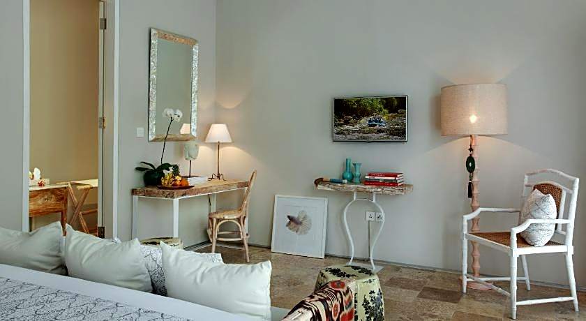 Room & Vespa Suite 4