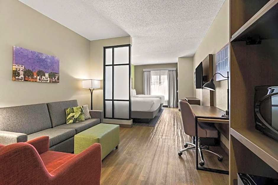 Comfort Suites Charleston West Ashley