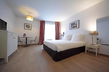 Two-Bedroom Apartment (4-6 Adults) with two bathrooms