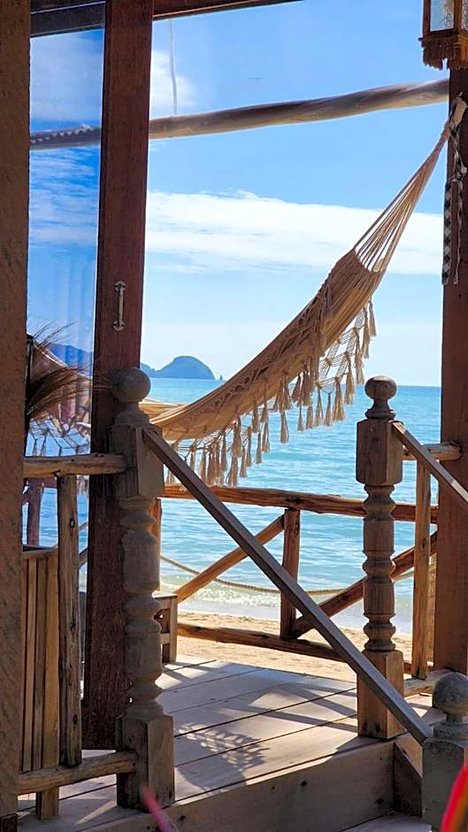 Castaway Beach Bungalows