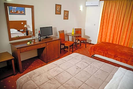 Triple Room (2 Adults + 1 Child)