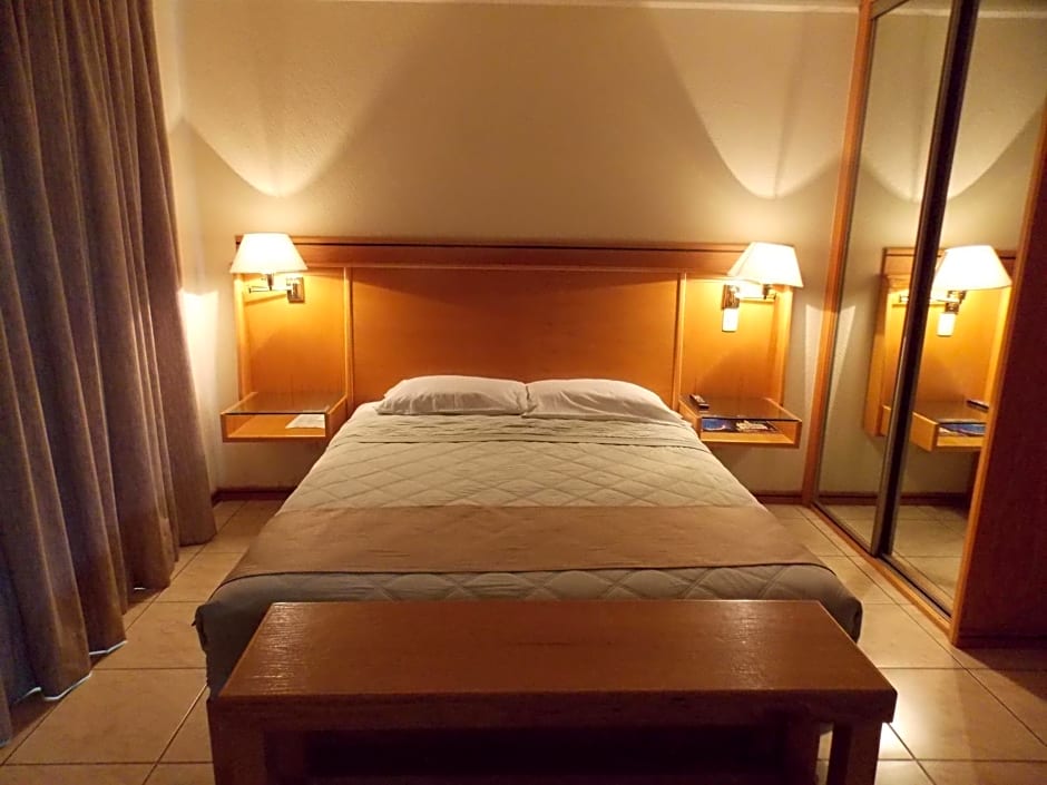 Cypres Hotel & Suites