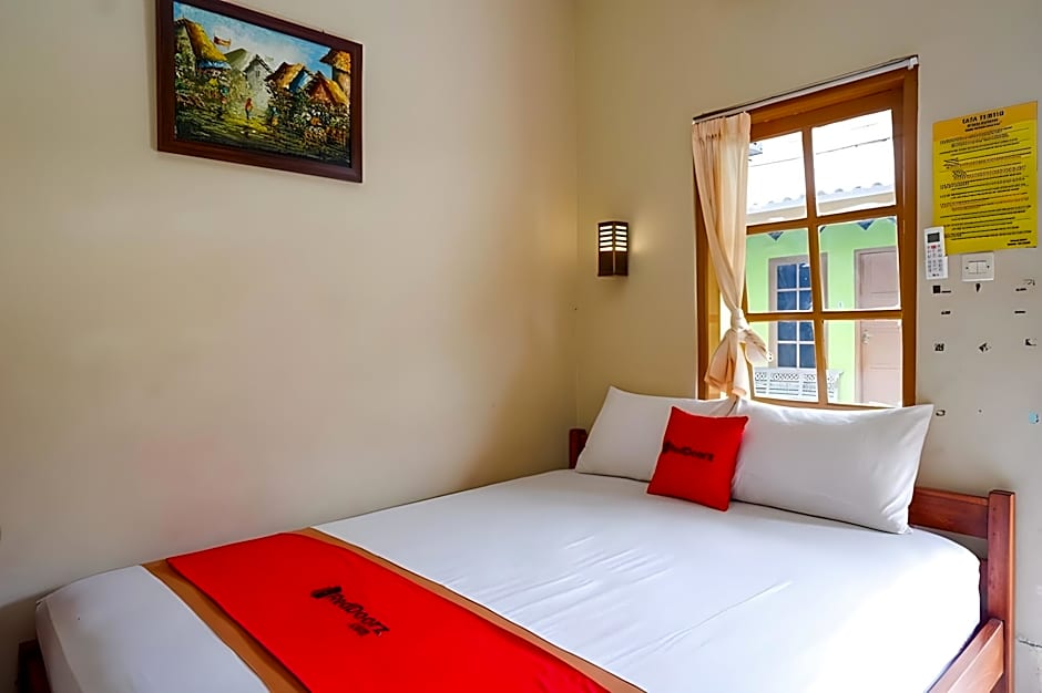 RedDoorz @ Jalan Parangtritis