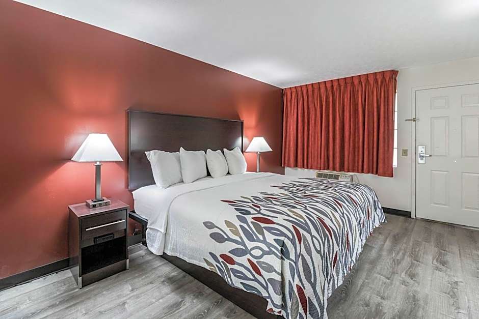 Red Roof Inn Cadiz