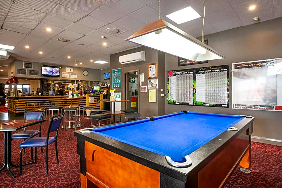 Nightcap at Hendon Hotel