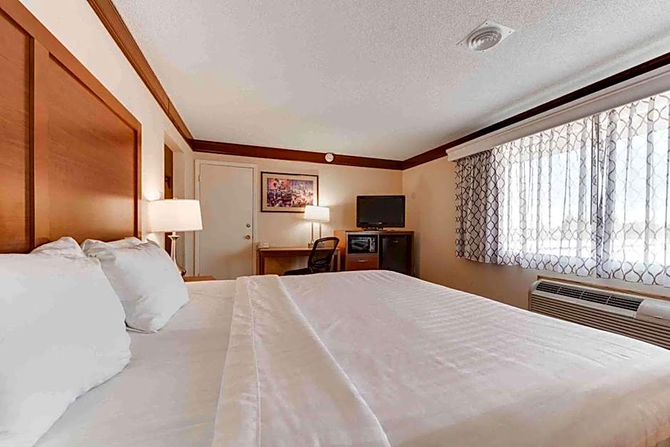 Best Western Movie Manor