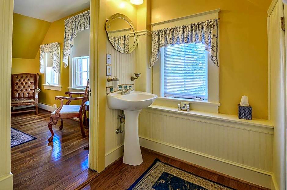 Cedars of Williamsburg Bed & Breakfast
