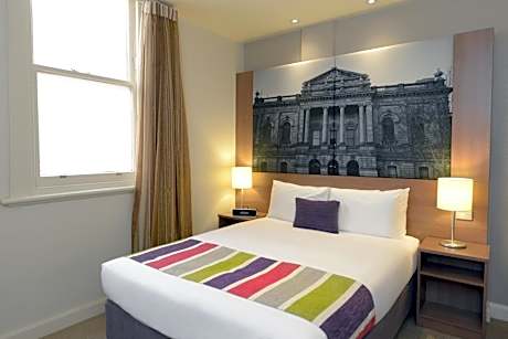 Standard Queen Room