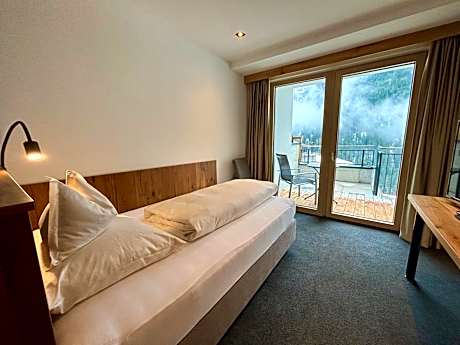 Single Room with Balcony - Annex