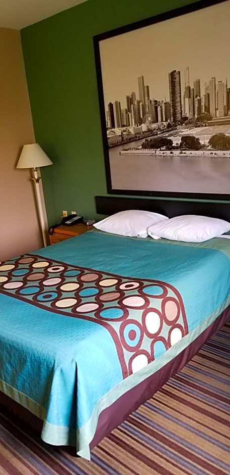 Super 8 by Wyndham Pontoon Beach IL/St. Louis MO Area