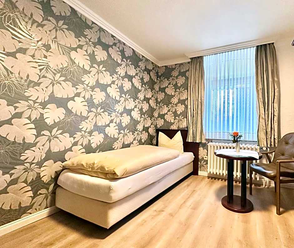Hotel Deutsches Haus mit WLAN und Parkplatz, HDZ und Kliniken in der Nähe, direkt an der A2 und A30 gelegen