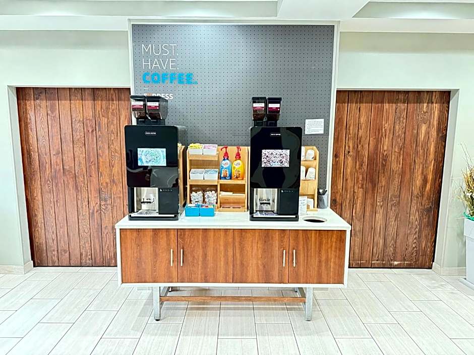 Holiday Inn Express & Suites Hope Mills-Fayetteville Arpt by IHG