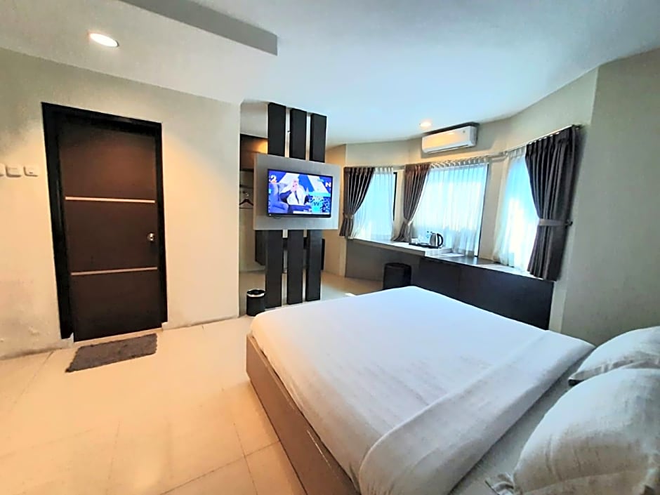 Alexander Hotel Tegal