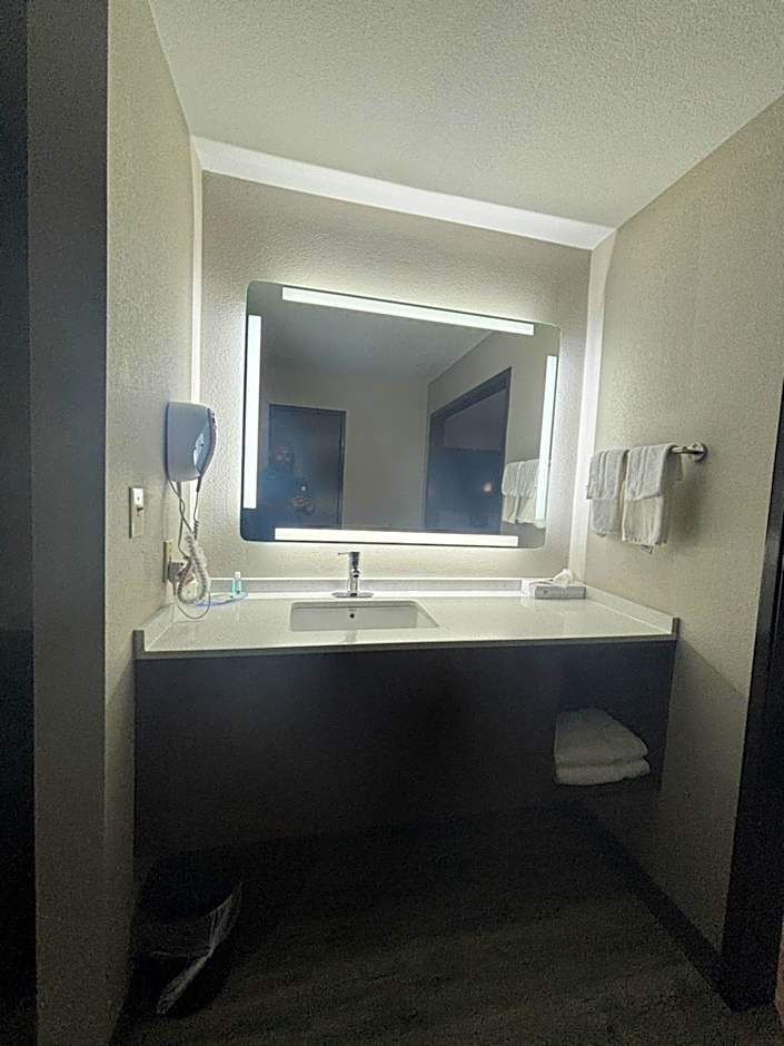 Quality Inn & Suites at Airport Blvd I-65