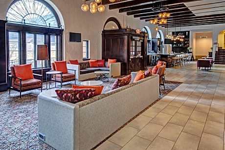 Courtyard by Marriott Kansas City Country Club Plaza